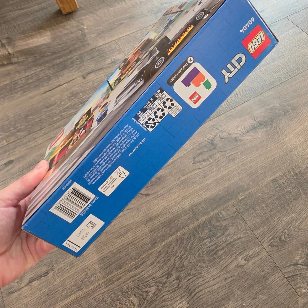 LEGO City Burger Truck 60404 Building Toy Set 194 Pieces New Sealed